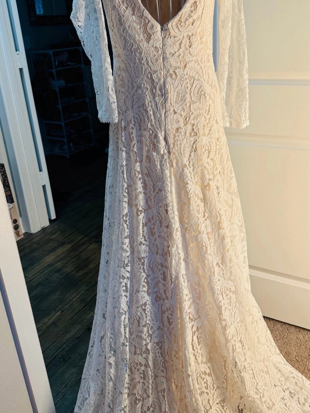 Elegant White Lace Long-Sleeve Bridal Dress - Picture 11 of 12